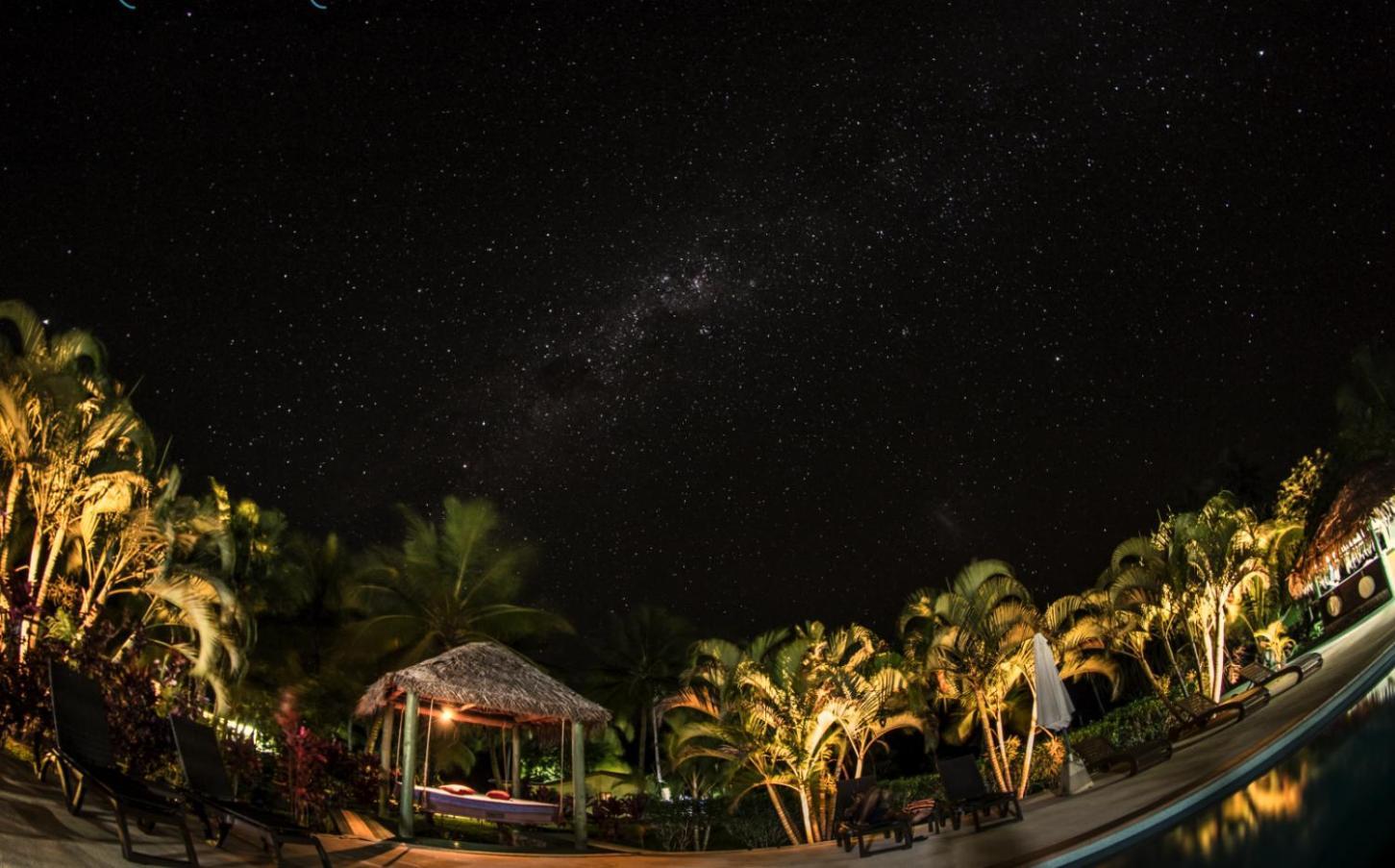 Waidroka Bay Resort Deuba Экстерьер фото